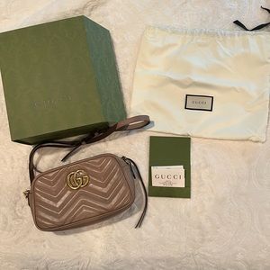 Authentic Gucci shoulder bag with original bag , box and receipt! Great gift!